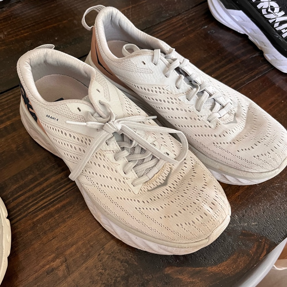 Hokas Arahi 4